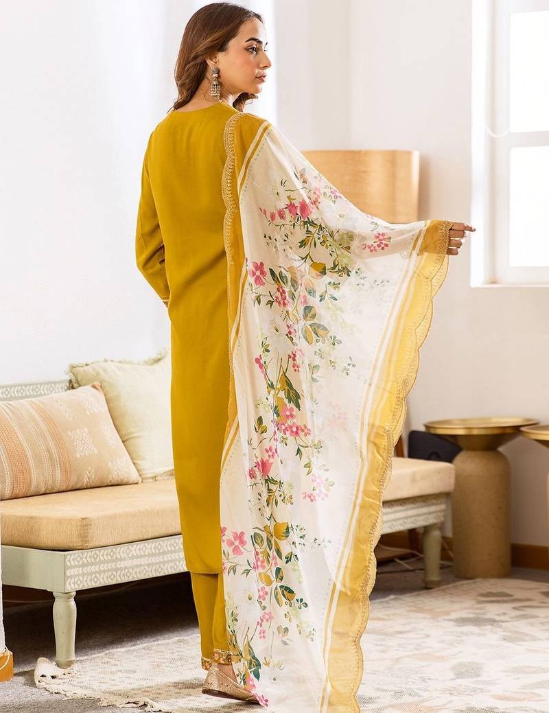 Women Floral Embroidered Regular Thread Work Kurta with Trousers & With Dupatta