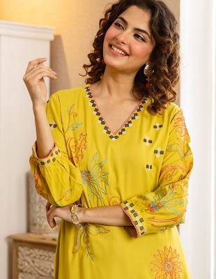 Women Ethnic Motifs Printed Regular Thread Work Kurta with Palazzos 2