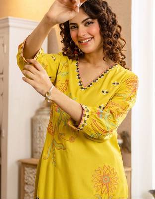 Women Ethnic Motifs Printed Regular Thread Work Kurta with Palazzos 3