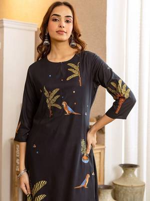 Women Ethnic Motifs Printed Regular Kurta with Trousers 2
