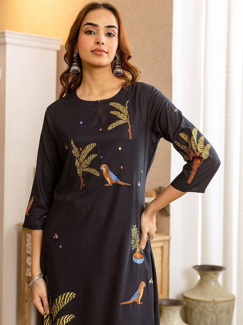 Women Ethnic Motifs Printed Regular Kurta with Trousers