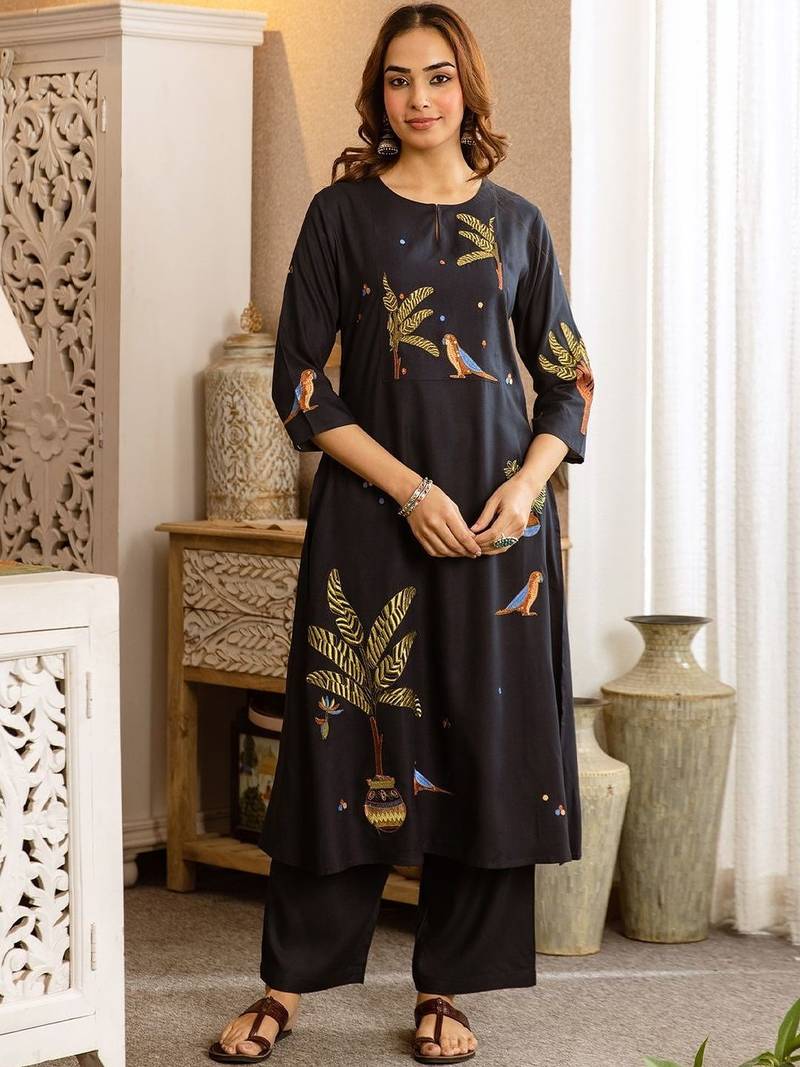 Women Ethnic Motifs Printed Regular Kurta with Trousers