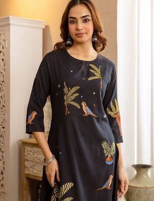 Women Ethnic Motifs Printed Regular Kurta with Trousers 4