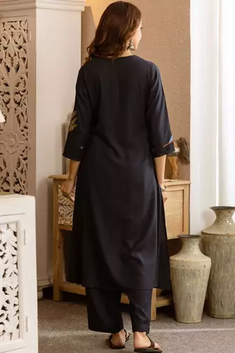 Women Ethnic Motifs Printed Regular Kurta with Trousers