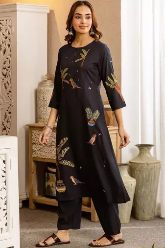 Women Ethnic Motifs Printed Regular Kurta with Trousers