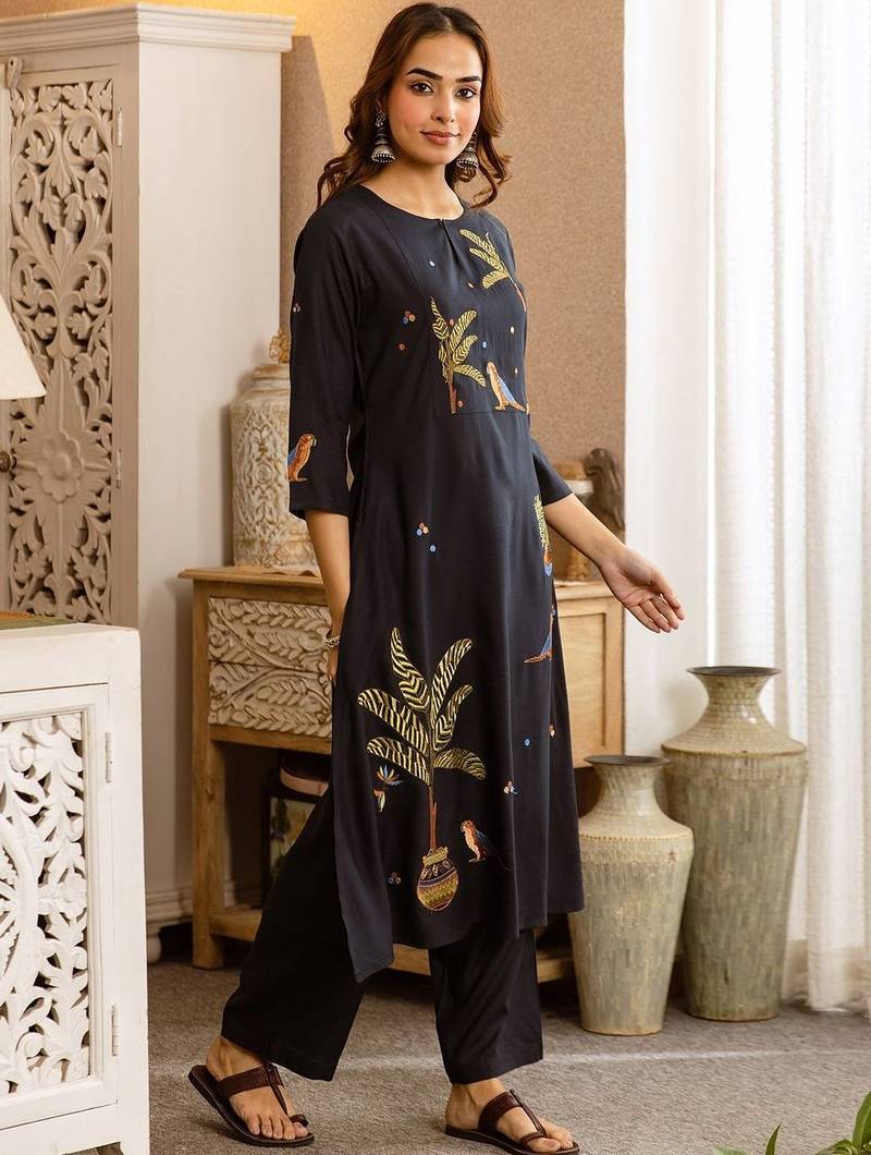 Women Ethnic Motifs Printed Regular Kurta with Trousers