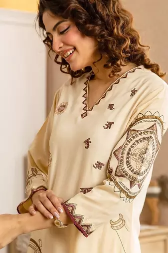 Women Ethnic Motifs Printed Regular Kurta with Trousers