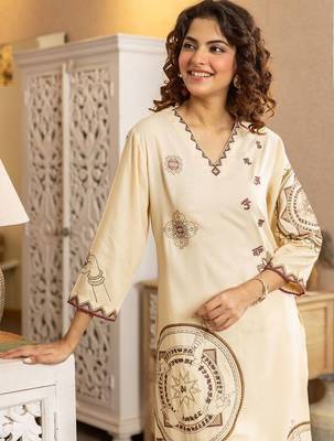 Women Ethnic Motifs Printed Regular Kurta with Trousers 4