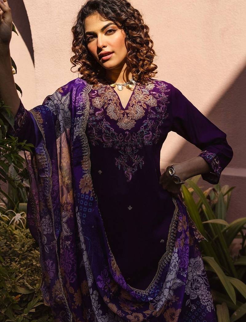Women Ethnic Motifs Embroidered Regular Thread Work Kurta with Trousers & With Dupatta
