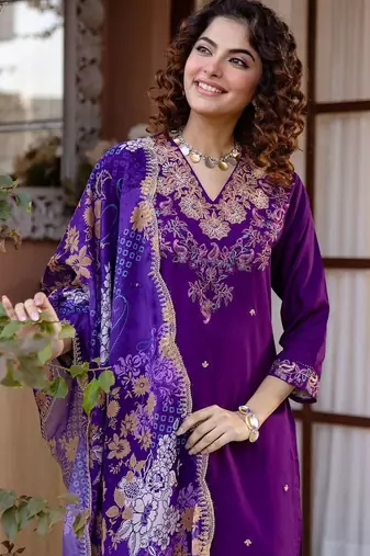 Women Ethnic Motifs Embroidered Regular Thread Work Kurta with Trousers & With Dupatta