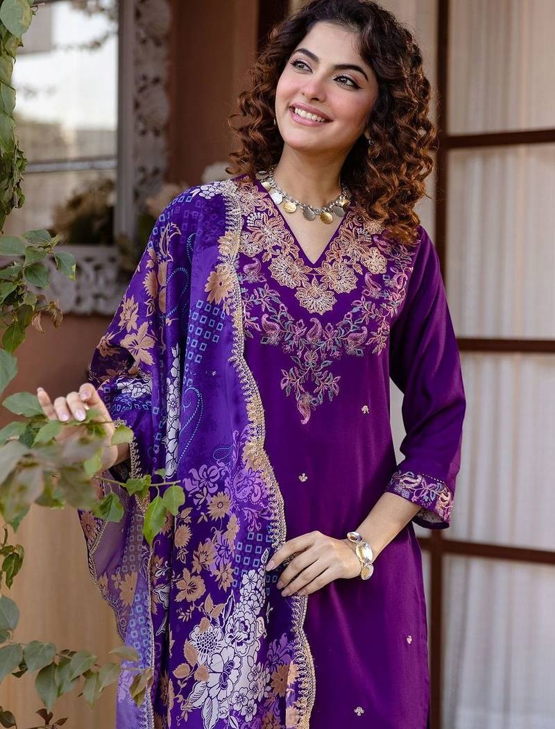 Women Ethnic Motifs Embroidered Regular Thread Work Kurta with Trousers & With Dupatta