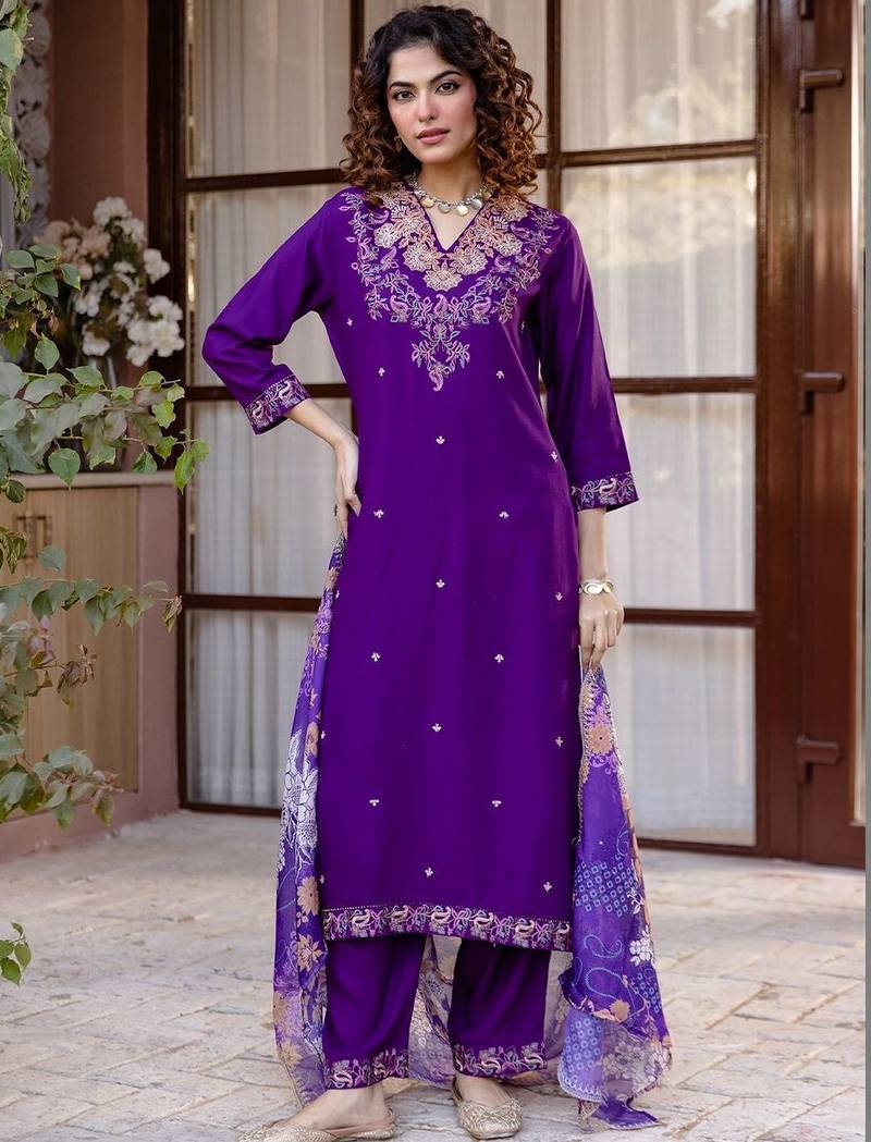 Women Ethnic Motifs Embroidered Regular Thread Work Kurta with Trousers & With Dupatta