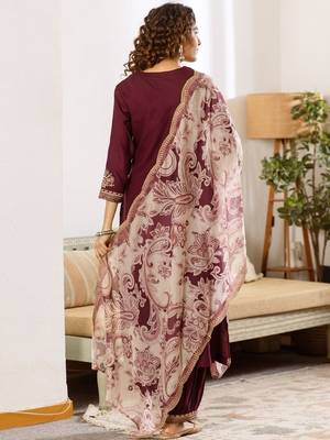 Women Ethnic Motifs Embroidered Regular Thread Work Kurta with Patiala & With Dupatta 5