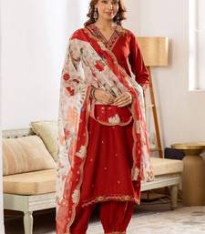 Women Floral Embroidered Regular Thread Work Kurta with Patiala & With Dupatta