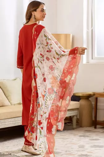 Women Floral Embroidered Regular Thread Work Kurta with Patiala & With Dupatta