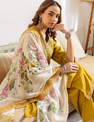 Women Floral Embroidered Regular Thread Work Kurta with Palazzos & With Dupatta 3