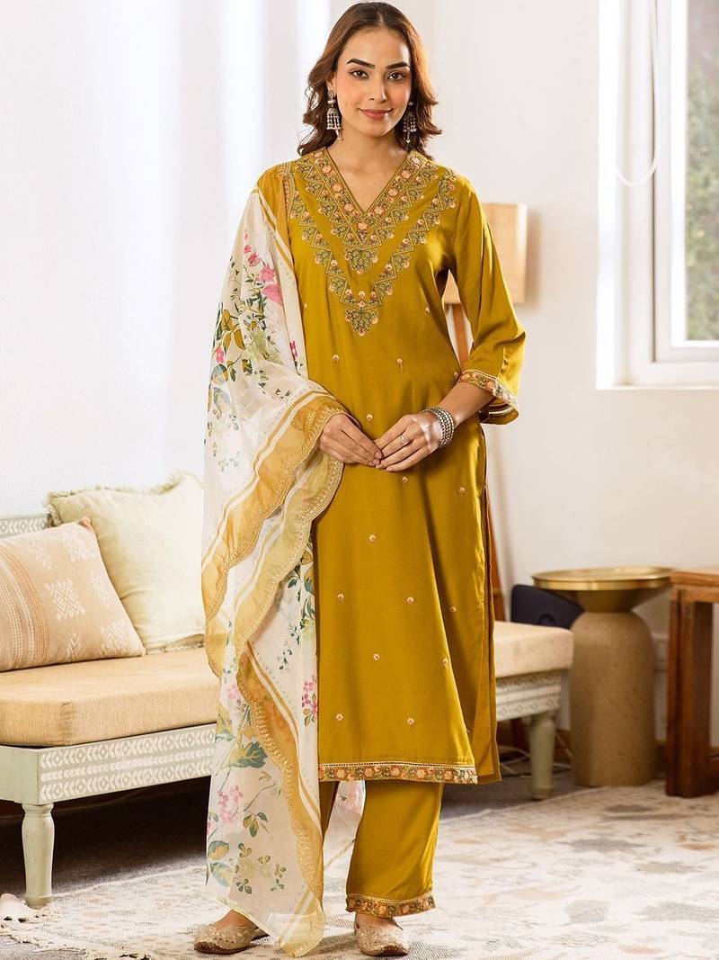 Women Floral Embroidered Regular Thread Work Kurta with Palazzos & With Dupatta
