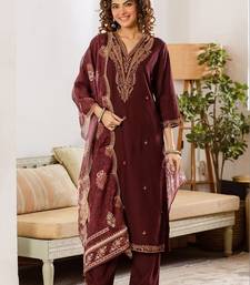 Women Ethnic Motifs Embroidered Regular Thread Work Kurta with Trousers & With Dupatta