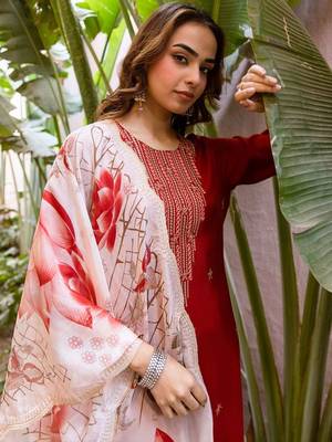 Women Floral Embroidered Regular Thread Work Kurta with Palazzos & With Dupatta 3