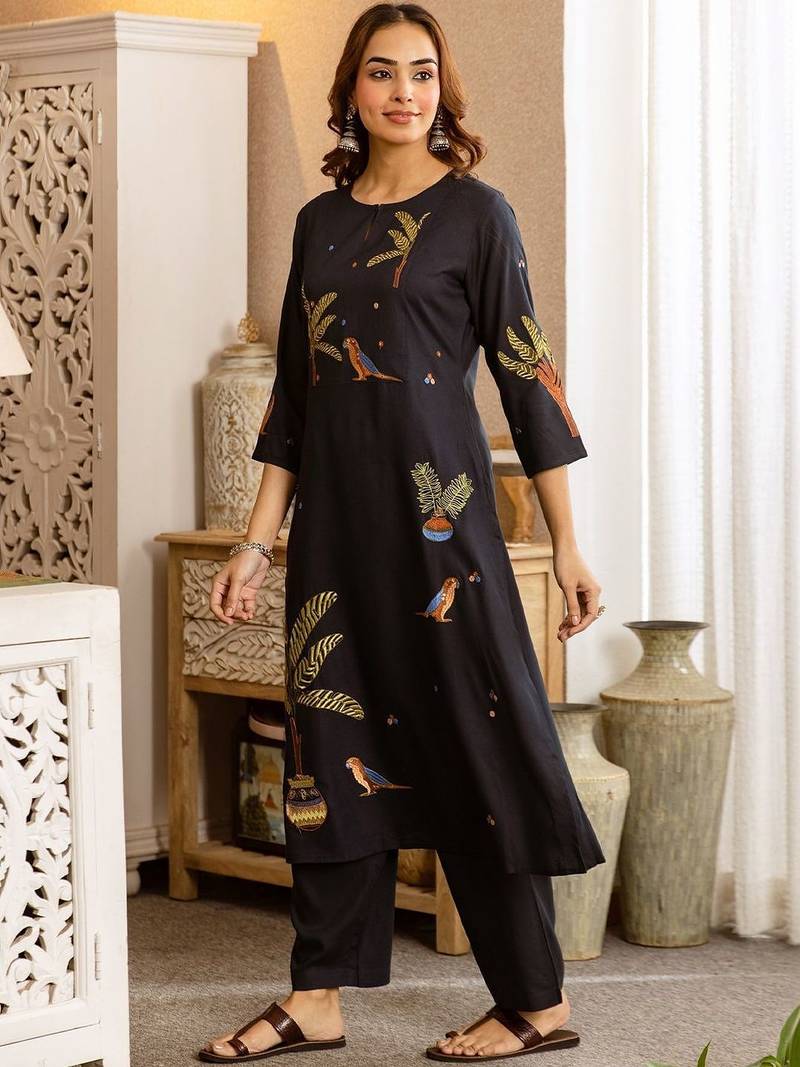 Women Ethnic Motifs Embroidered Regular Thread Work Kurta with Palazzos
