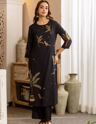 Women Ethnic Motifs Embroidered Regular Thread Work Kurta with Palazzos 5
