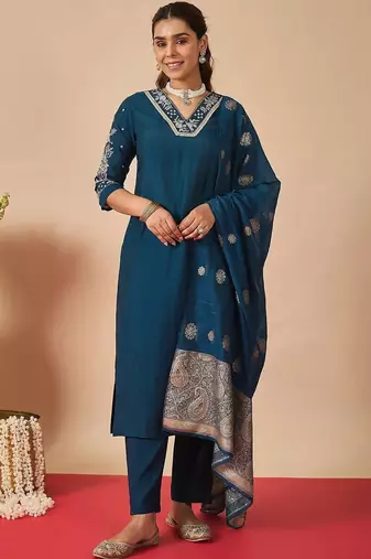 Women Ethnic Motifs Embroidered Regular Kurta with Trousers & With Dupatta