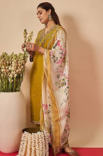 Women Floral Embroidered Regular Thread Work Kurta with Palazzos & With Dupatta