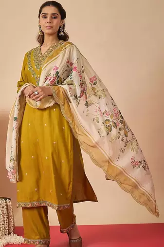Women Floral Embroidered Regular Thread Work Kurta with Palazzos & With Dupatta