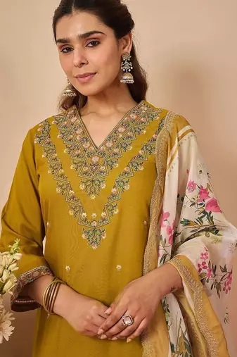 Women Floral Embroidered Regular Thread Work Kurta with Palazzos & With Dupatta