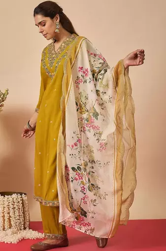 Women Floral Embroidered Regular Thread Work Kurta with Palazzos & With Dupatta