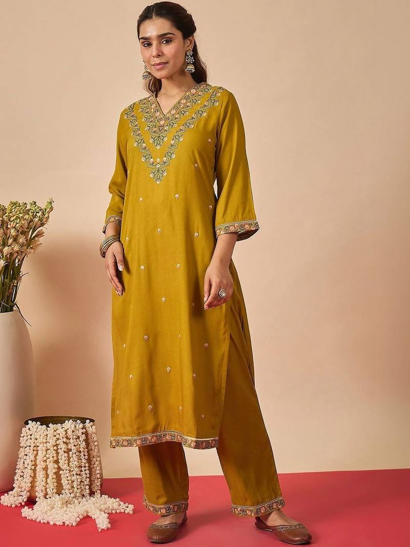 Women Floral Embroidered Regular Thread Work Kurta with Palazzos & With Dupatta