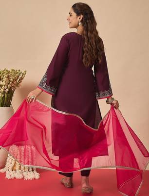 Women Ethnic Motifs Embroidered Regular Thread Work Liva Kurta with Trousers & With Dupatta 4