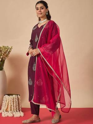 Women Ethnic Motifs Embroidered Regular Thread Work Liva Kurta with Trousers & With Dupatta 5