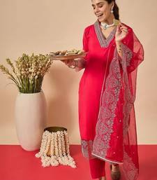 Women Ethnic Motifs Embroidered Regular Thread Work Kurta with Trousers & With Dupatta