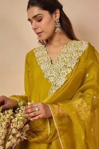 Women Ethnic Motifs Embroidered Regular Thread Work Kurta with Trousers & With Dupatta