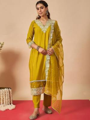 Women Ethnic Motifs Embroidered Regular Thread Work Kurta with Trousers & With Dupatta 4