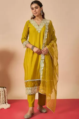 Women Ethnic Motifs Embroidered Regular Thread Work Kurta with Trousers & With Dupatta