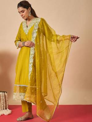 Women Ethnic Motifs Embroidered Regular Thread Work Kurta with Trousers & With Dupatta 5
