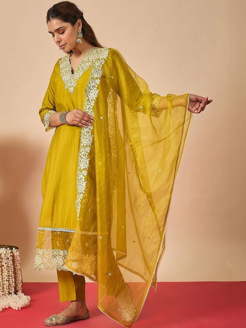 Women Ethnic Motifs Embroidered Regular Thread Work Kurta with Trousers & With Dupatta