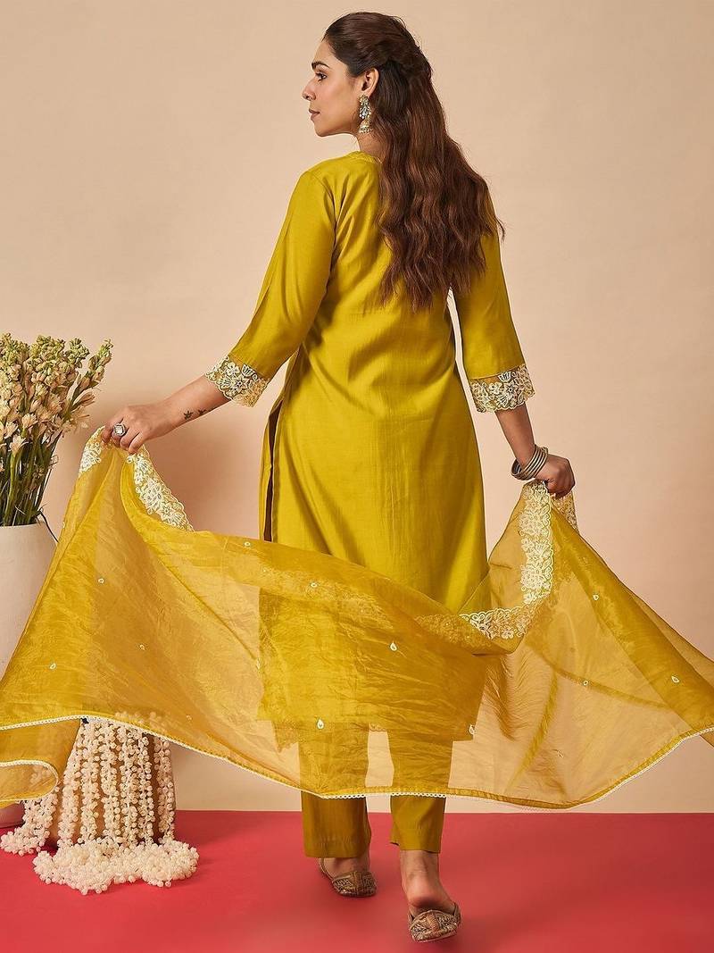 Women Ethnic Motifs Embroidered Regular Thread Work Kurta with Trousers & With Dupatta