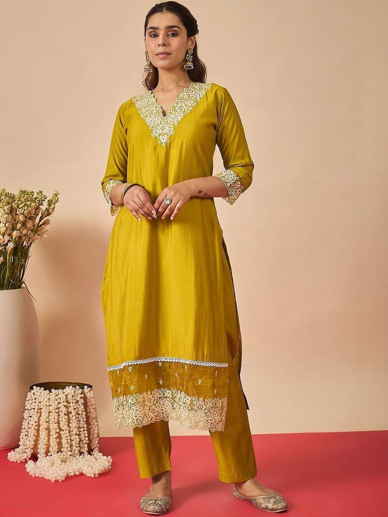 Women Ethnic Motifs Embroidered Regular Thread Work Kurta with Trousers & With Dupatta