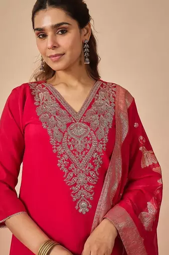 Women Ethnic Motifs Embroidered Regular Thread Work Kurta with Trousers & With Dupatta
