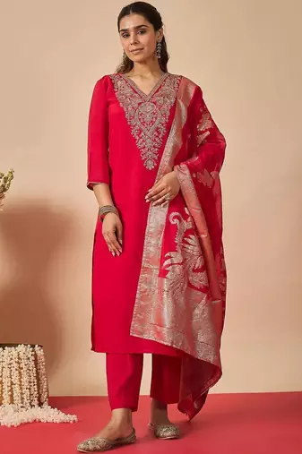 Women Ethnic Motifs Embroidered Regular Thread Work Kurta with Trousers & With Dupatta