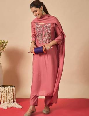 Women Floral Embroidered Regular Thread Work Kurta with Trousers & With Dupatta 1