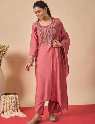 Women Floral Embroidered Regular Thread Work Kurta with Trousers & With Dupatta 2