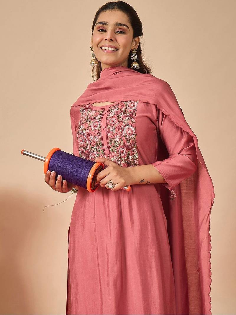Women Floral Embroidered Regular Thread Work Kurta with Trousers & With Dupatta