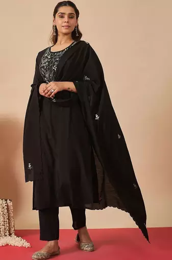 Women Floral Embroidered Regular Thread Work Kurta with Trousers & With Dupatta