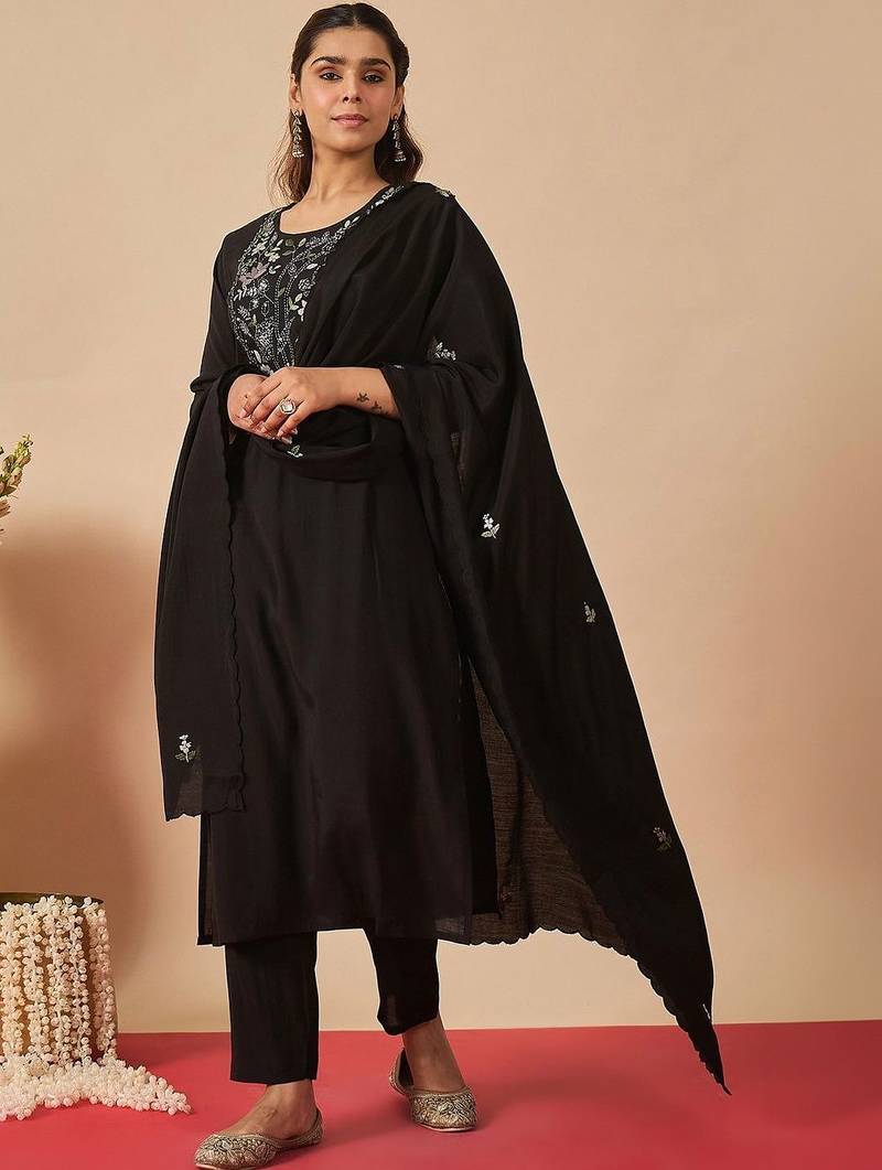 Women Floral Embroidered Regular Thread Work Kurta with Trousers & With Dupatta