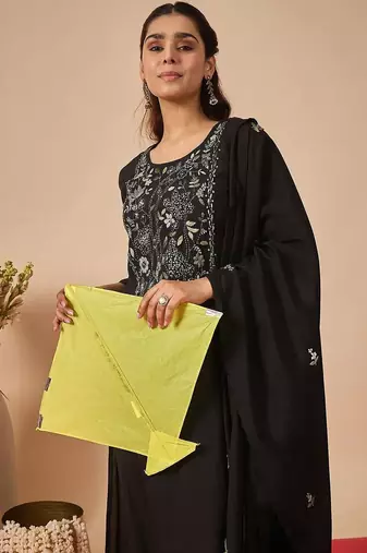 Women Floral Embroidered Regular Thread Work Kurta with Trousers & With Dupatta
