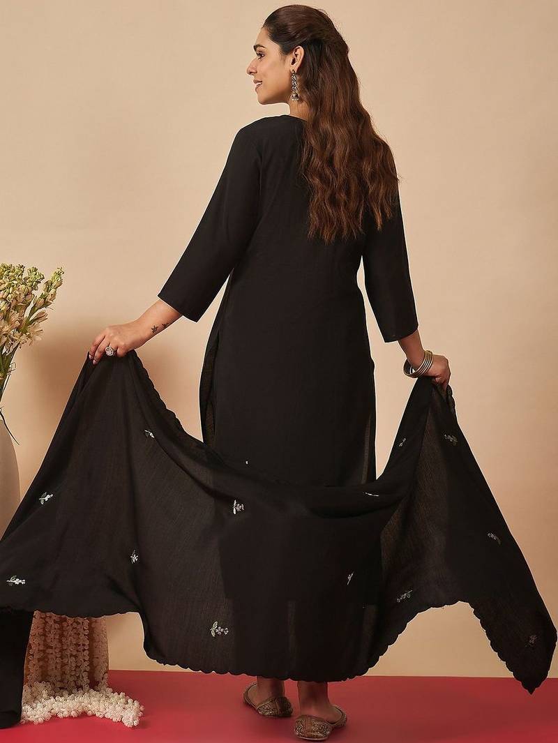 Women Floral Embroidered Regular Thread Work Kurta with Trousers & With Dupatta